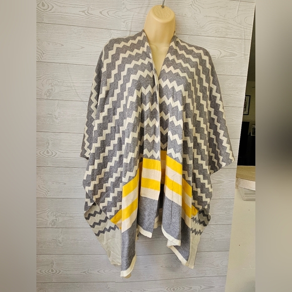 Cocogio- Women'sChevron Patterned Wrap with Gray &Yellow Accent One Size Fit All - Picture 3 of 6